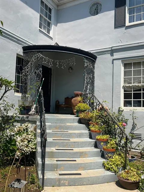 10546 Lindbrook Drive, Los Angeles, CA 90024