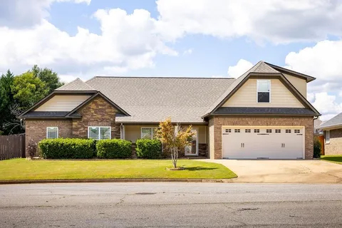 124 Rock Court, Smiths Station, AL 36877