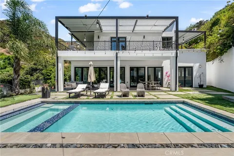 9484 Gloaming Drive, Beverly Hills, CA 90210