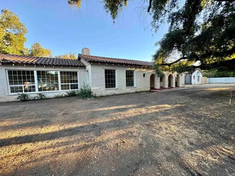 820 E Gettysburg Avenue, Fresno, CA 93704