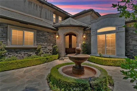 1739 E Shadow Glen Drive, Fresno, CA 93730