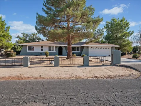 19215 Kinai Road, Apple Valley, CA 92307