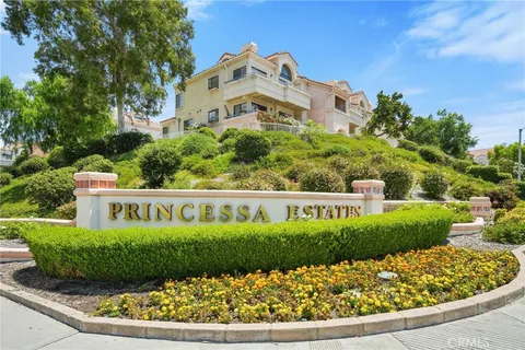 18213 Flynn Drive Unit 136, Canyon Country, CA 91387