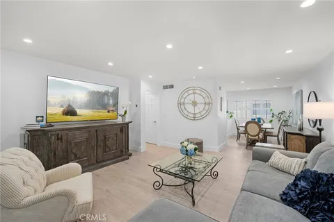 9552 Via Venezia, Burbank, CA 91504
