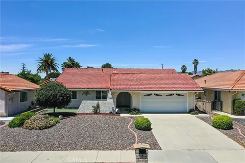 1880 Flame Tree Way, Hemet, CA 92545