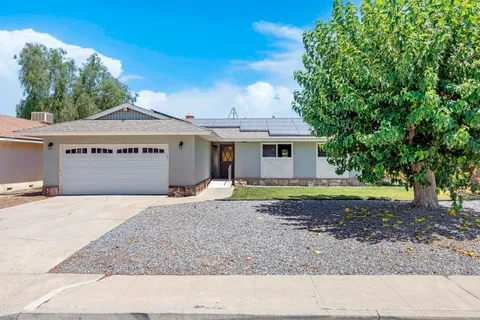 Primary image of 454 Dartmouth Avenue, Coalinga, CA 93210