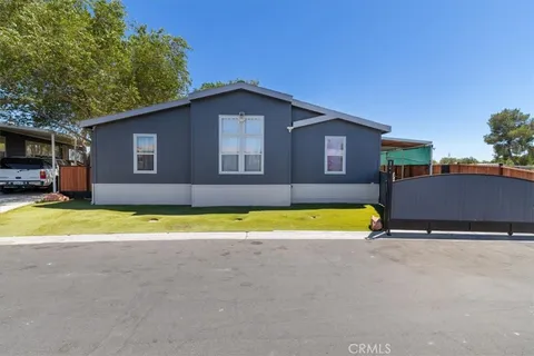 3300 W 15th Street Unit 40, Rosamond, CA 93560