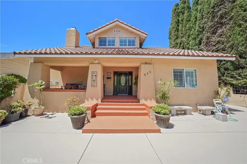 895 N Los Robles Avenue, Pasadena, CA 91104