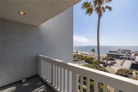 640 The Village Unit 216, Redondo Beach, CA 90277