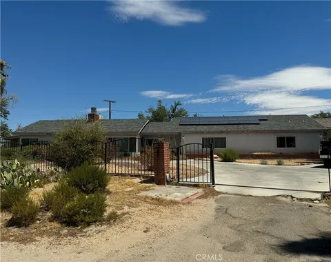 15609 Pohez Road, Apple Valley, CA 92307