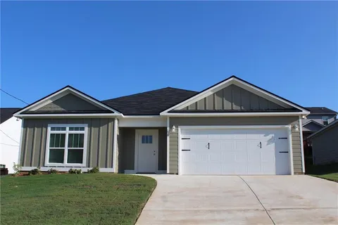 18 Lemon Way, Phenix City, AL 36869