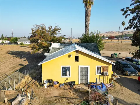 Primary image of 1097 W Northgrand Avenue, Porterville, CA 93257