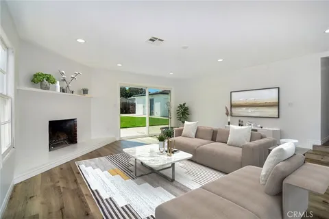 21042 Ingomar Street, Canoga Park, CA 91304