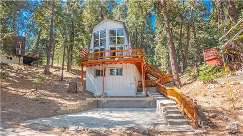 846 Lake View Lane, Twin Peaks, CA 92391