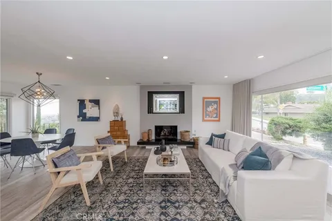 125 Sequoia Drive, Pasadena, CA 91105