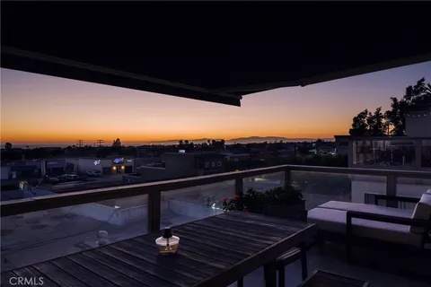 833 5th Street Unit 2, Hermosa Beach, CA 90254