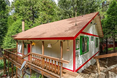 25172 Moon Drive, Crestline, CA 92325