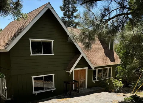1076 Grass Valley Road, Lake Arrowhead, CA 92352