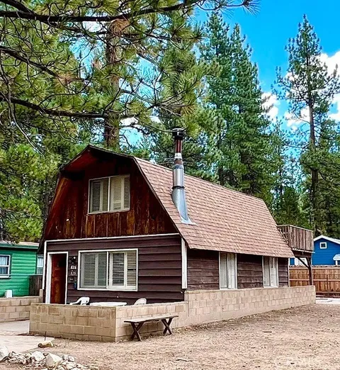 828 W Sherwood Boulevard, Big Bear City, CA 92314