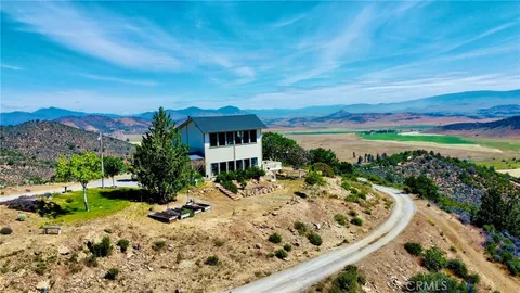 8919 Cram Gulch Rd, Yreka, CA 96097