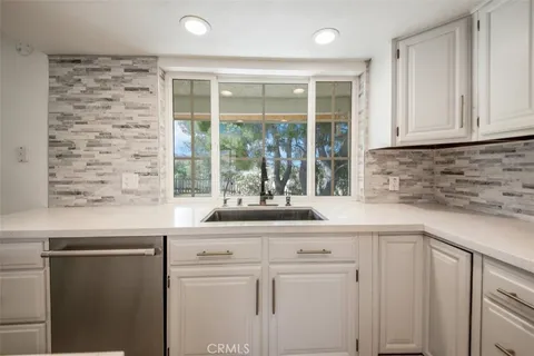 13657 Davenport Rd, Agua Dulce, CA 91390