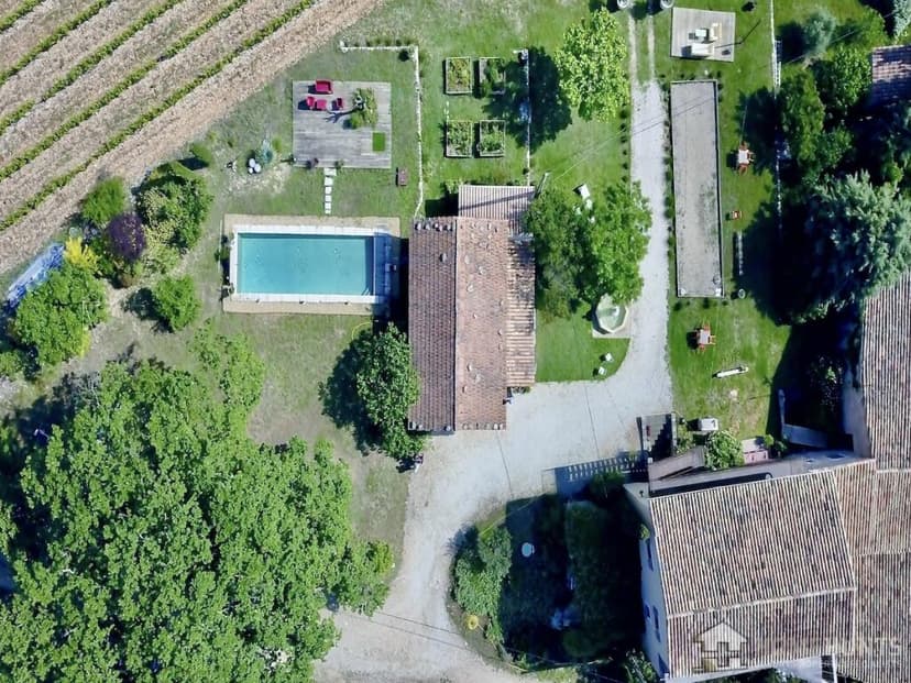 Additional image 3 of Provence-Alps-Cote d`Azur, Vaucluse, St-Saturnin-lès-Apt, France