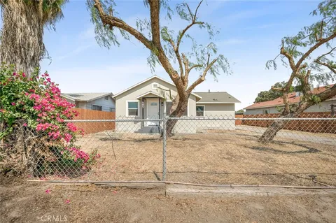 605 S 11th Avenue, Hanford, CA 93230