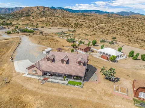 8164 Flowerfield Rd, Phelan, CA 92371