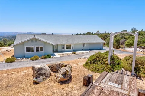 30043 Longview Lane E, Coarsegold, CA 93614