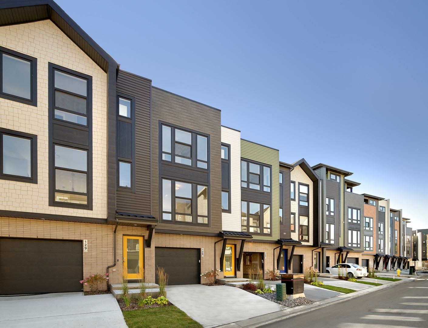 Additional image 3 of Pivot