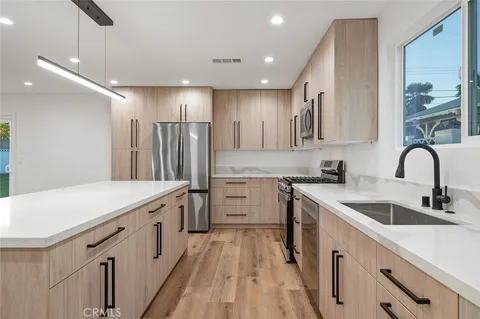 23357 Bassett Street, West Hills, CA 91307