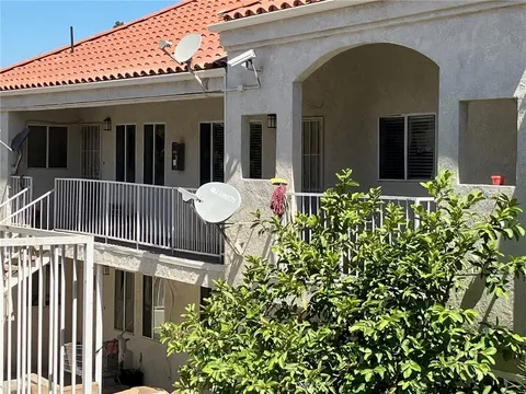 6130 Rugby Avenue Unit 202, Huntington Park, CA 90255