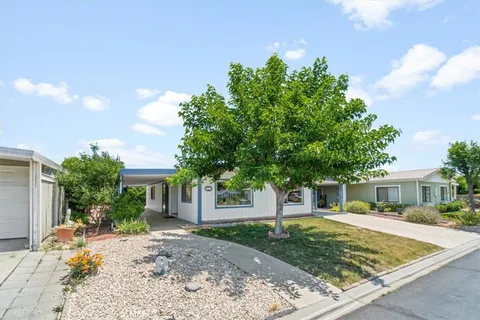 211 Lark Drive, Paso Robles, CA 93446