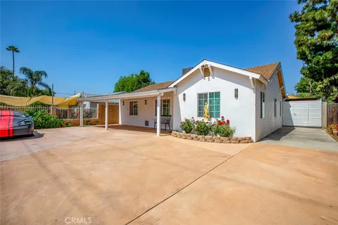 7427 Variel Avenue, Canoga Park, CA 91303