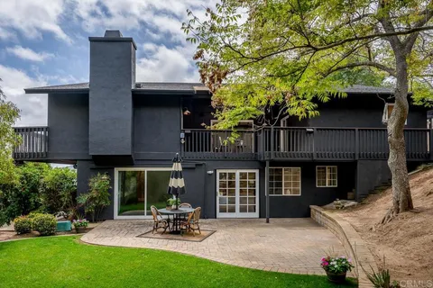 1414 Golden Crest Dr, Escondido, CA 92029