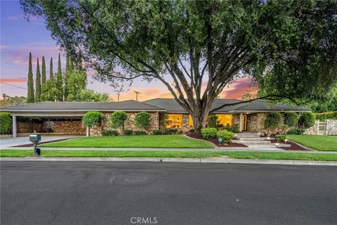 5910 Victoria Avenue, Riverside, CA 92506