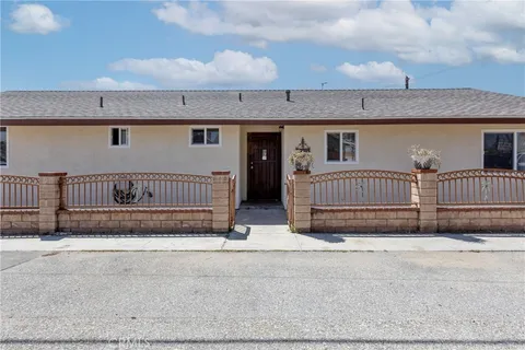1495 Holly Avenue N, Colton, CA 92324