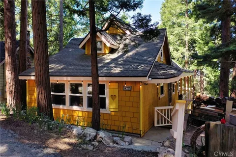 572 W Victoria Court, Lake Arrowhead, CA 92352