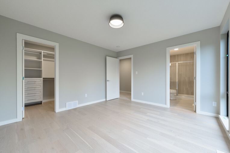 Additional image 21 of Pivot