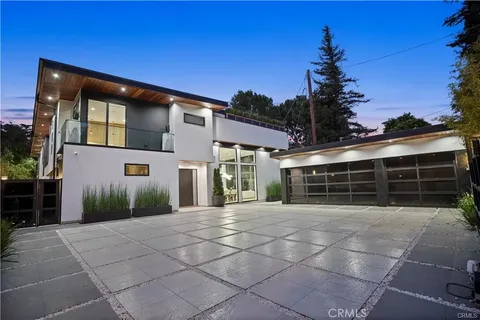 3822 Laurel Canyon Boulevard, Studio City, CA 91604
