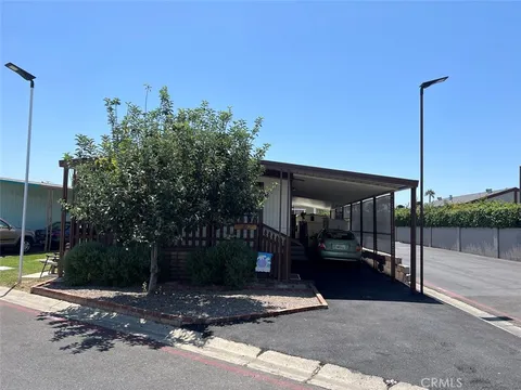 302 Castle Lane, Santa Ana, CA 92704