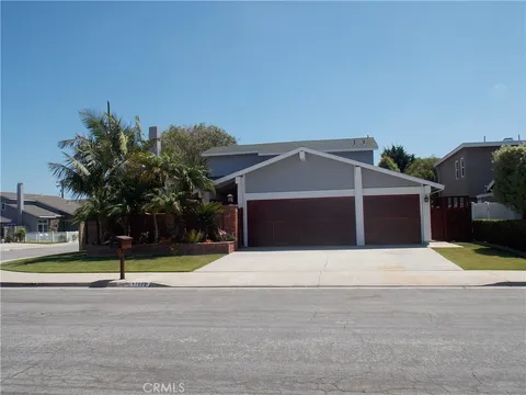 17902 Fernpoint Circle, Huntington Beach, CA 92647