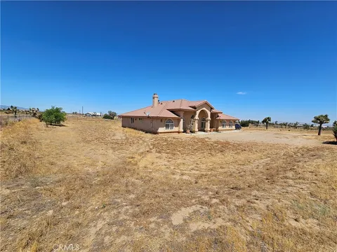 7677 Solano Road, Phelan, CA 92371