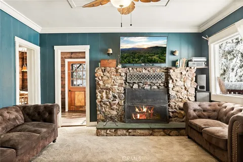 292 Grandview Rd, Twin Peaks, CA 92391