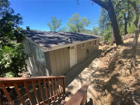 12137 Black Oak Drive, Loch Lomond, CA 95461