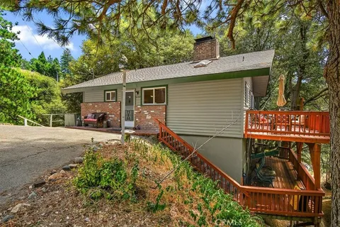 460 Delle Drive, Crestline, CA 92325