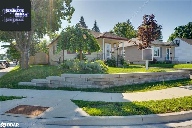 227 Duckworth StreetBarrie, Ontario, L4M3W8, Canada