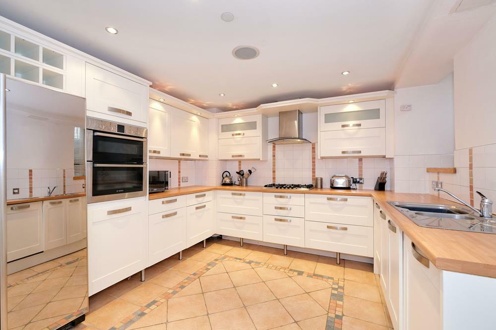 Additional image 2 of 3a Golden Square, Aberdeen, AB10 1RD