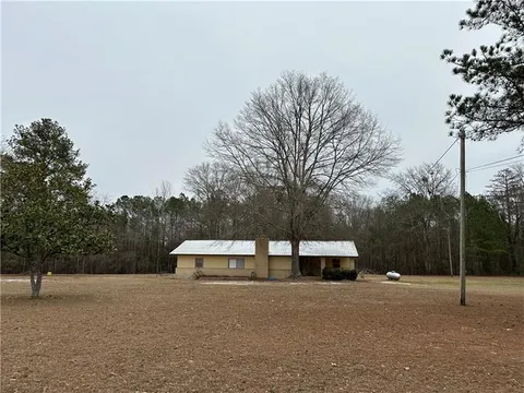 10 Doe Dr, Seale, AL 36875