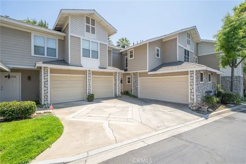202 Chandler W, Highland, CA 92346